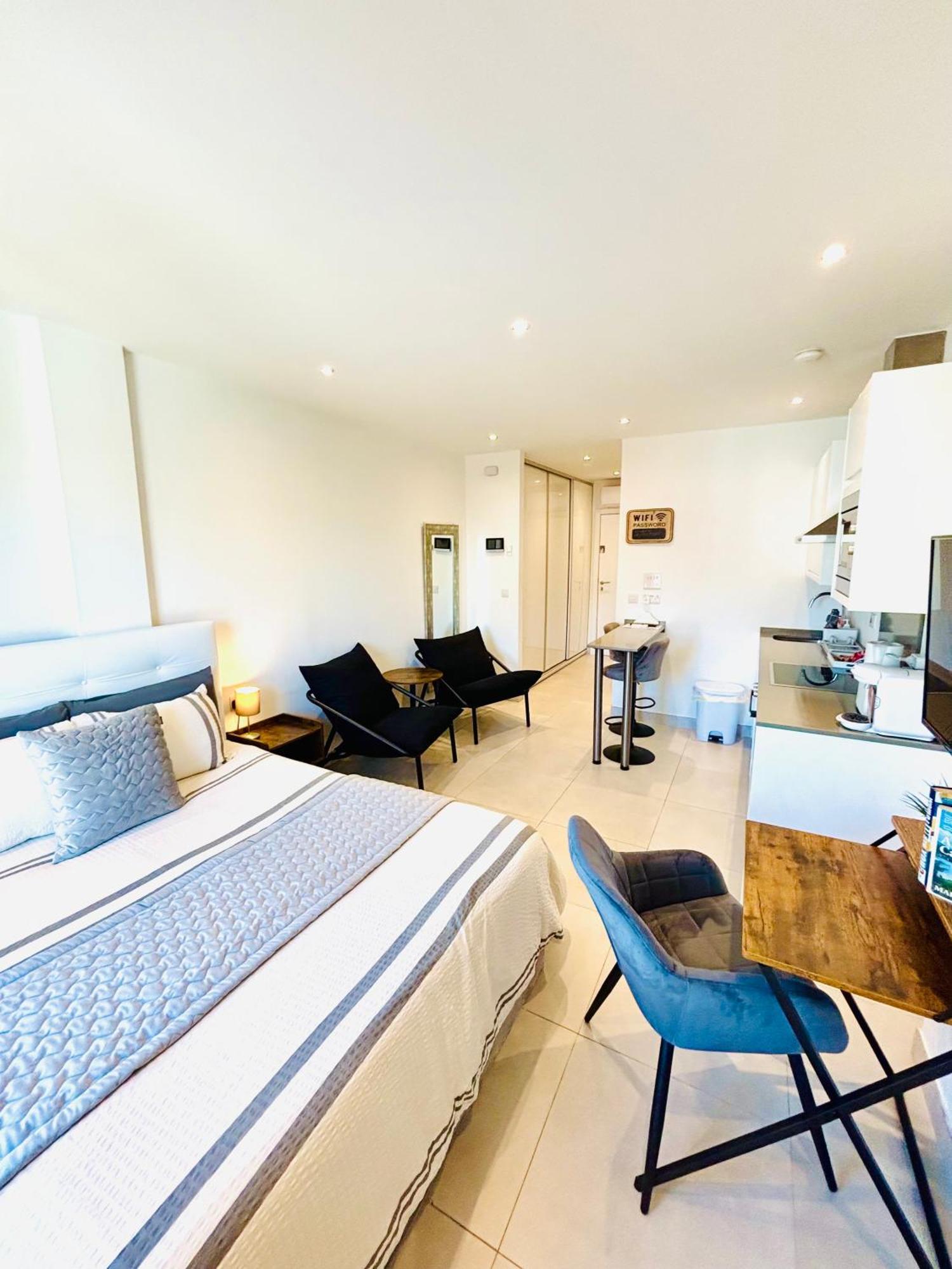 Gibraltar Central Suites Exterior foto
